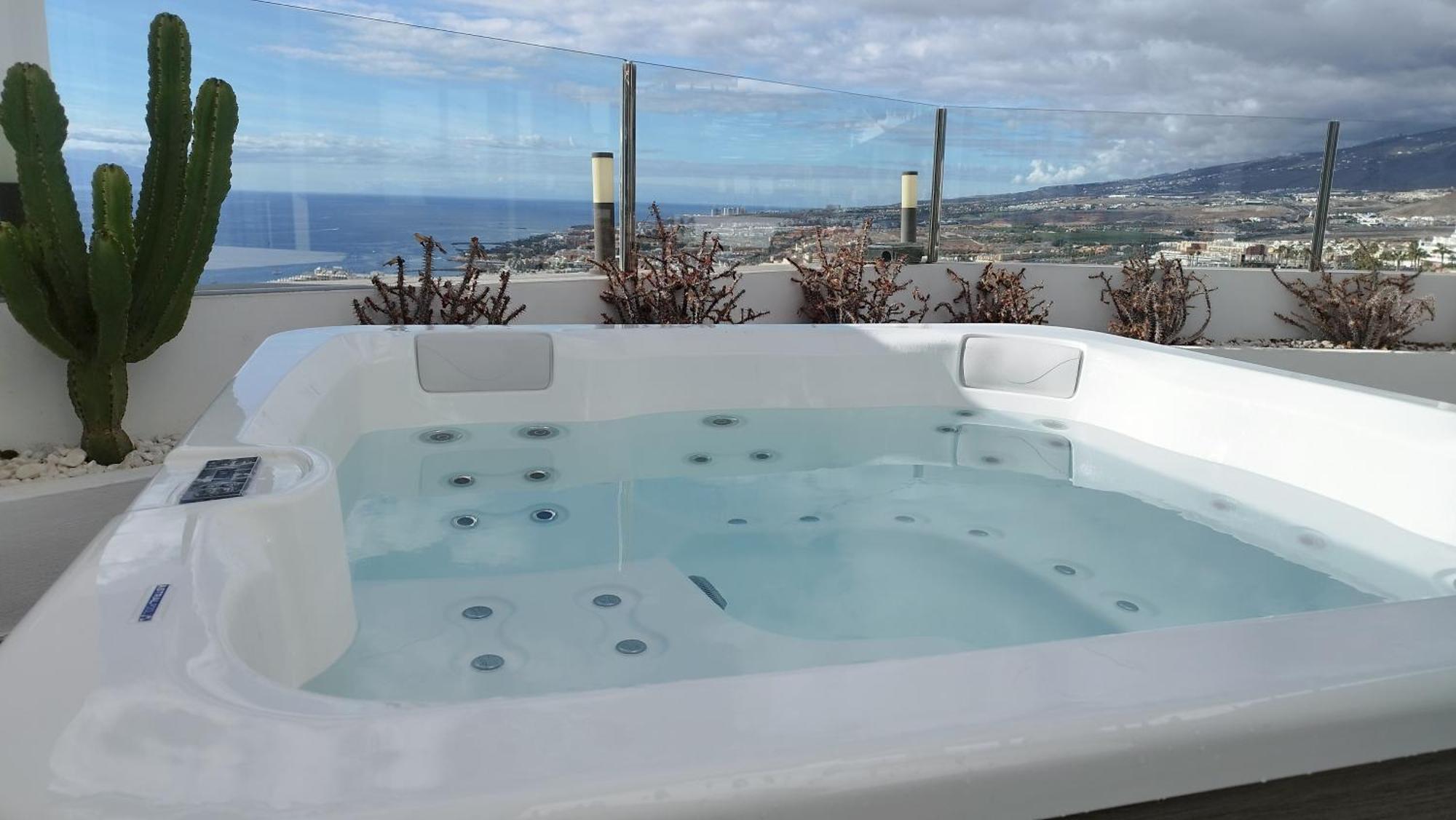 Sunset White Villa - Ocean View, Jakuzzi, Heated Pool, Air-Conditioning, Grill Playa de las Americas  Exteriér fotografie