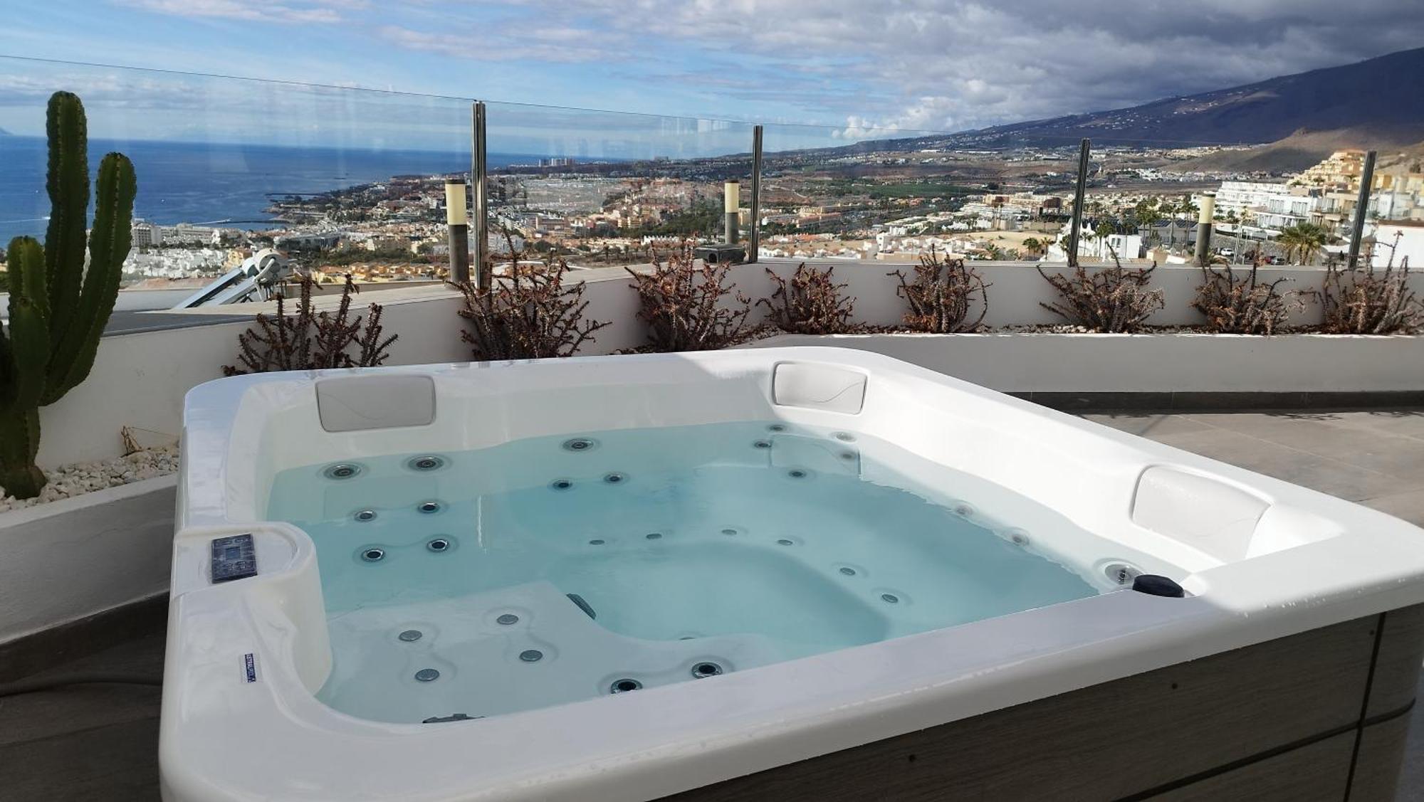 Sunset White Villa - Ocean View, Jakuzzi, Heated Pool, Air-Conditioning, Grill Playa de las Americas  Exteriér fotografie